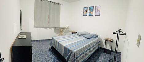 1 Schlafzimmer, Schreibtisch, Bügeleisen/Bügelbrett, WLAN