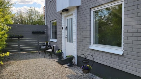 Terrace/patio. Independent apartment with kitchen