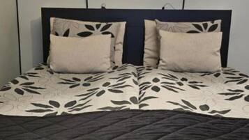 1 sovrum, strykjärn/strykbräda, wi-fi och sängkläder