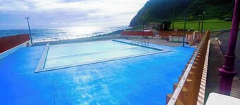 Typical Azorean house, very nice location, up to 5 people.
