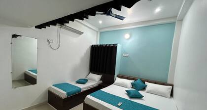 SHREE GOMUKH RESIDENCY Guest house located near to river bank & temple, 250 mtrs