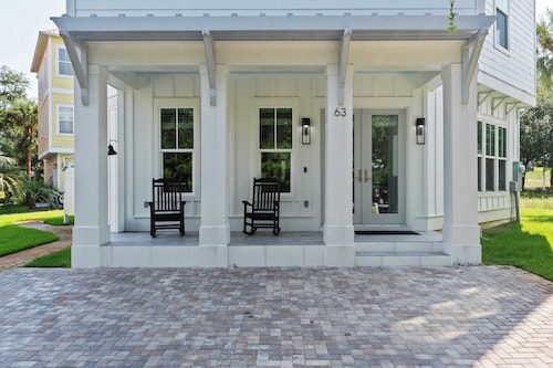 4BR Coastal Retreat w/ Pool, Patio & Games Lagniappe at Blue Mountain