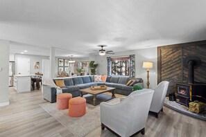 House (5 Bedrooms) | Interior