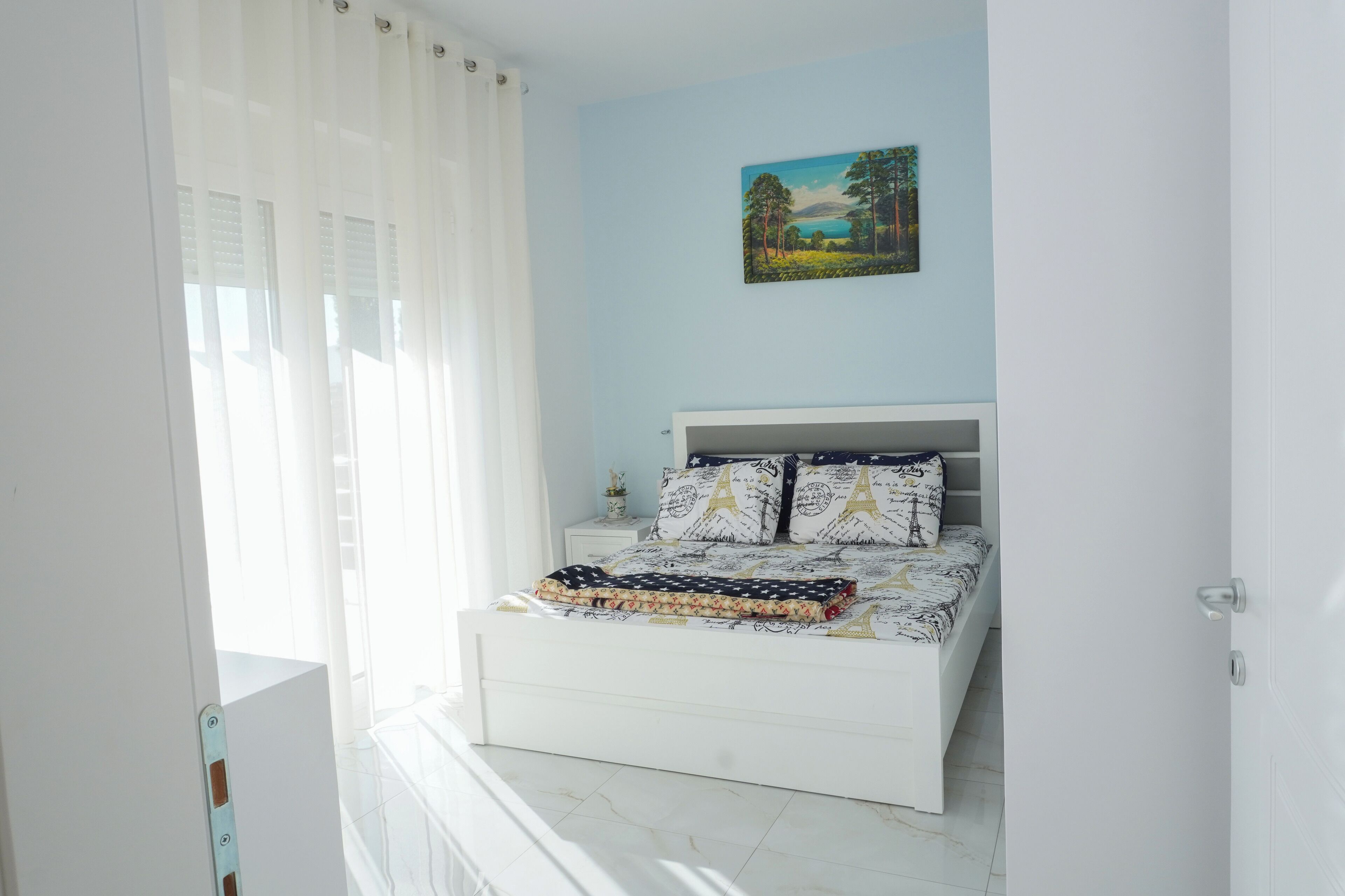 5 soverom, strykejern/-brett, wi-fi og sengetøy