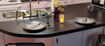 Adorable 2 bedroom apartment, with secure off street parking and onsite laundry.