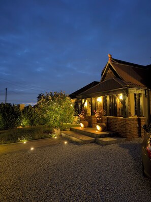 Front of property - Balancyoga Guesthouse (West Kingsdown)