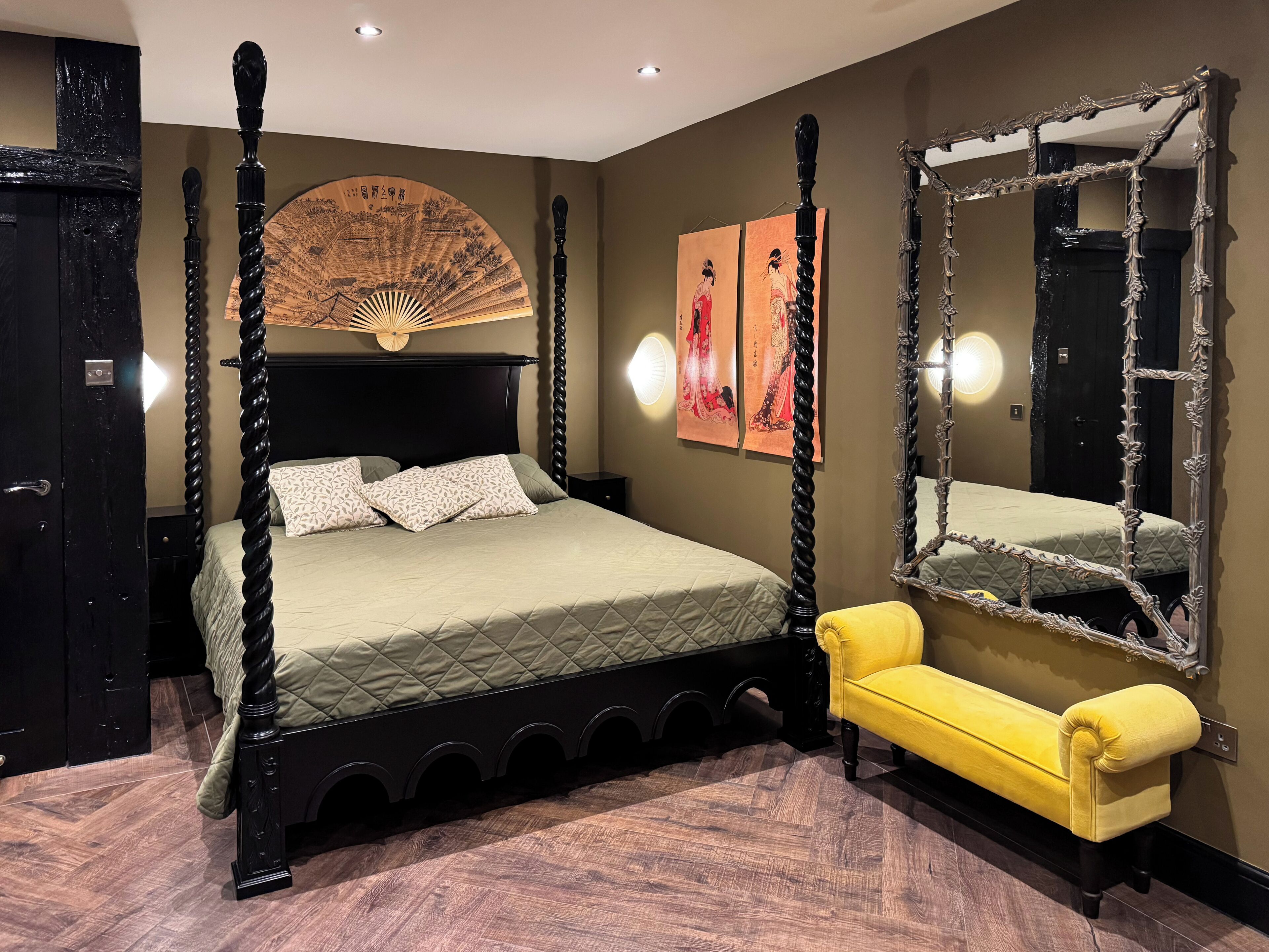 The Killing Eve Suite | Blackout drapes, iron/ironing board, free WiFi