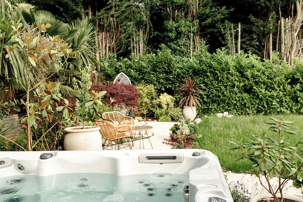 Tina de hidromasaje al aire libre
