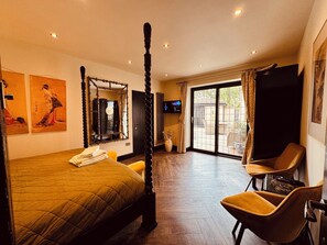 The Killing Eve Suite | Blackout drapes, iron/ironing board, free WiFi