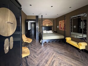 The Killing Eve Suite | Blackout drapes, iron/ironing board, free WiFi - Balancyoga Guesthouse (West Kingsdown)