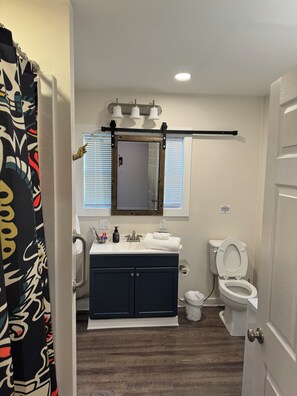 Bruser, hårtørrer, håndklæder, Sæbe