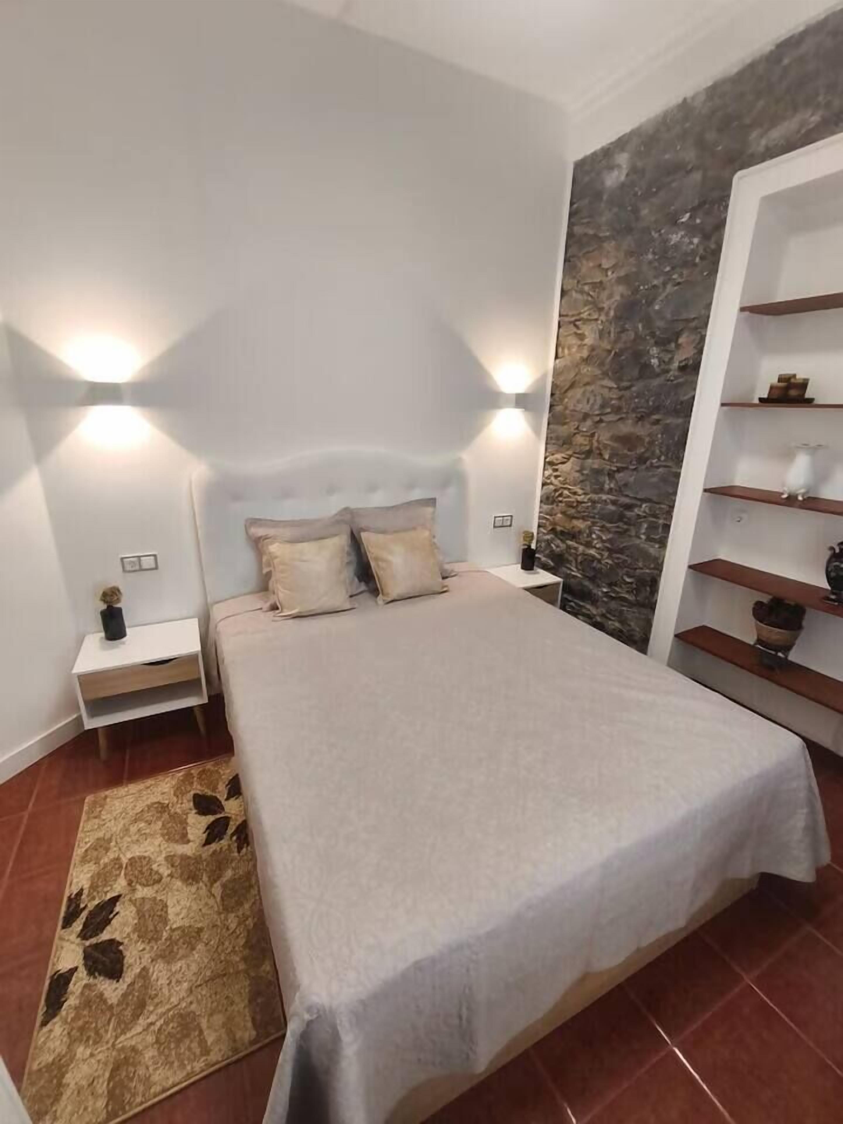 1 habitación, tabla de planchar con plancha, wifi y ropa de cama 
