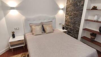 1 habitación, tabla de planchar con plancha, wifi y ropa de cama