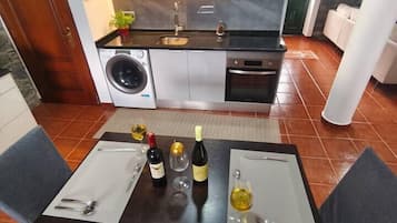 Køleskab, mikrobølgeovn, ovn, brødrister