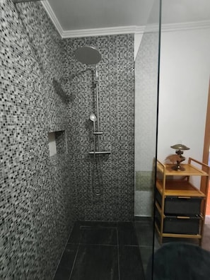 Hair dryer, towels