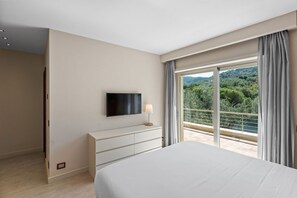 Unclassified image, 4 of 72, button - Luxury Villa with pool, gym & garden in Sorrento (Priora)