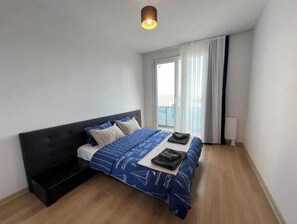 Iron/ironing board, Internet, bed sheets