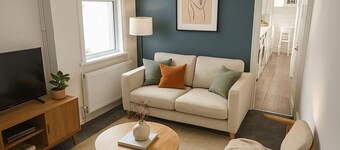 5-Bed, Wolverhampton | Modern Stay + Free Parking