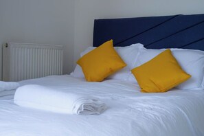 5 bedrooms, WiFi, bed sheets