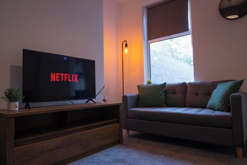 5BR House | Free Parking | Fast Wi-Fi | Sleeps 10