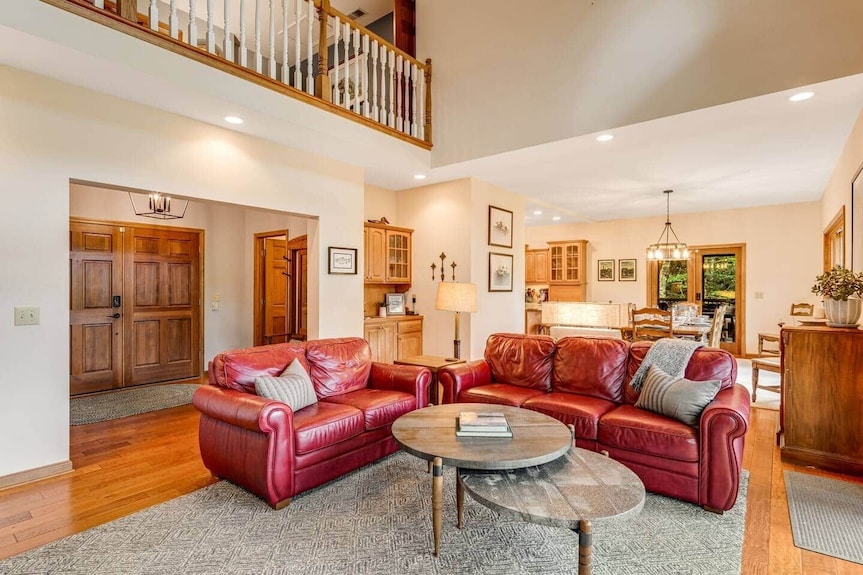 Quiet Riverfront Retreat, 3 Decks, Lake/kayaks - Sapphire, NC