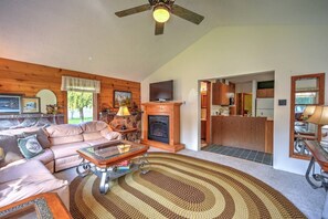 TV, fireplace