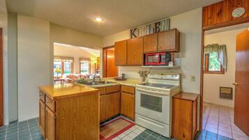 Frigorífic, microones, forn i placa de cuina