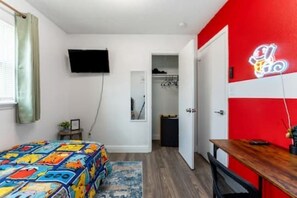 Family House | Desk, laptop workspace, blackout drapes, iron/ironing board - Anime House (Orlando)