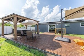 Outdoor dining - Anime House (Orlando)