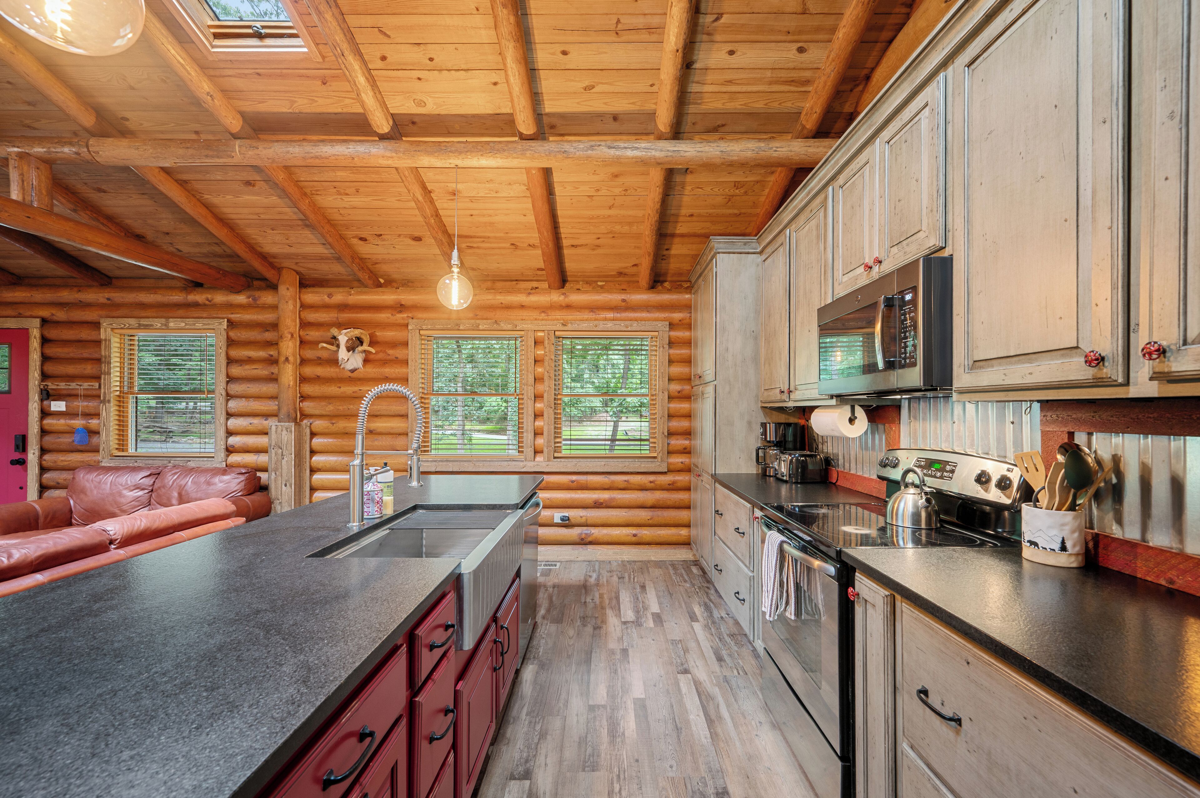 Micro-ondes, four, plaque de cuisson, lave-vaisselle