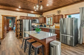 Fridge, microwave, oven, stovetop - BRAND NEW-In-Cabin Heated Pool-Arcade (Sevierville)