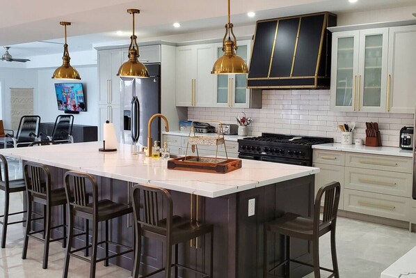 Private kitchen - Waterfront White House (Cape Coral)