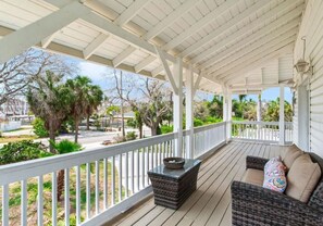 Terrace/patio - CALLING SNOW BIRDS: Waterfront home on Boca Ciera Bay/3 blocks to Gulf/Beach. (Madeira Beach)