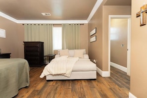 1 غرفة نوم ومكواة/لوح كي وواي فاي وملاءات أسرّة