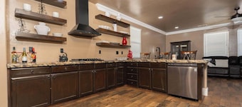 Private room for rent --Ideal for working professionals--