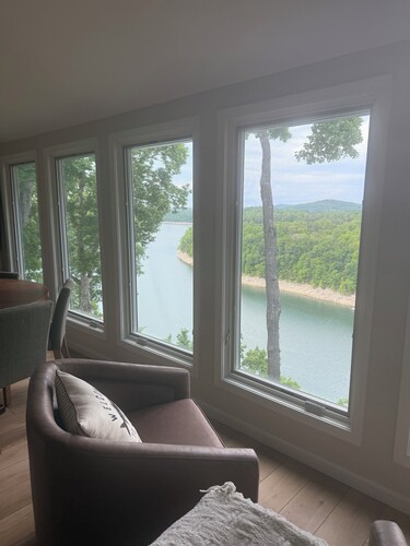 Oasis at the Lake with Stunning View of Lake Cumberland, Woodson Bend Resort.