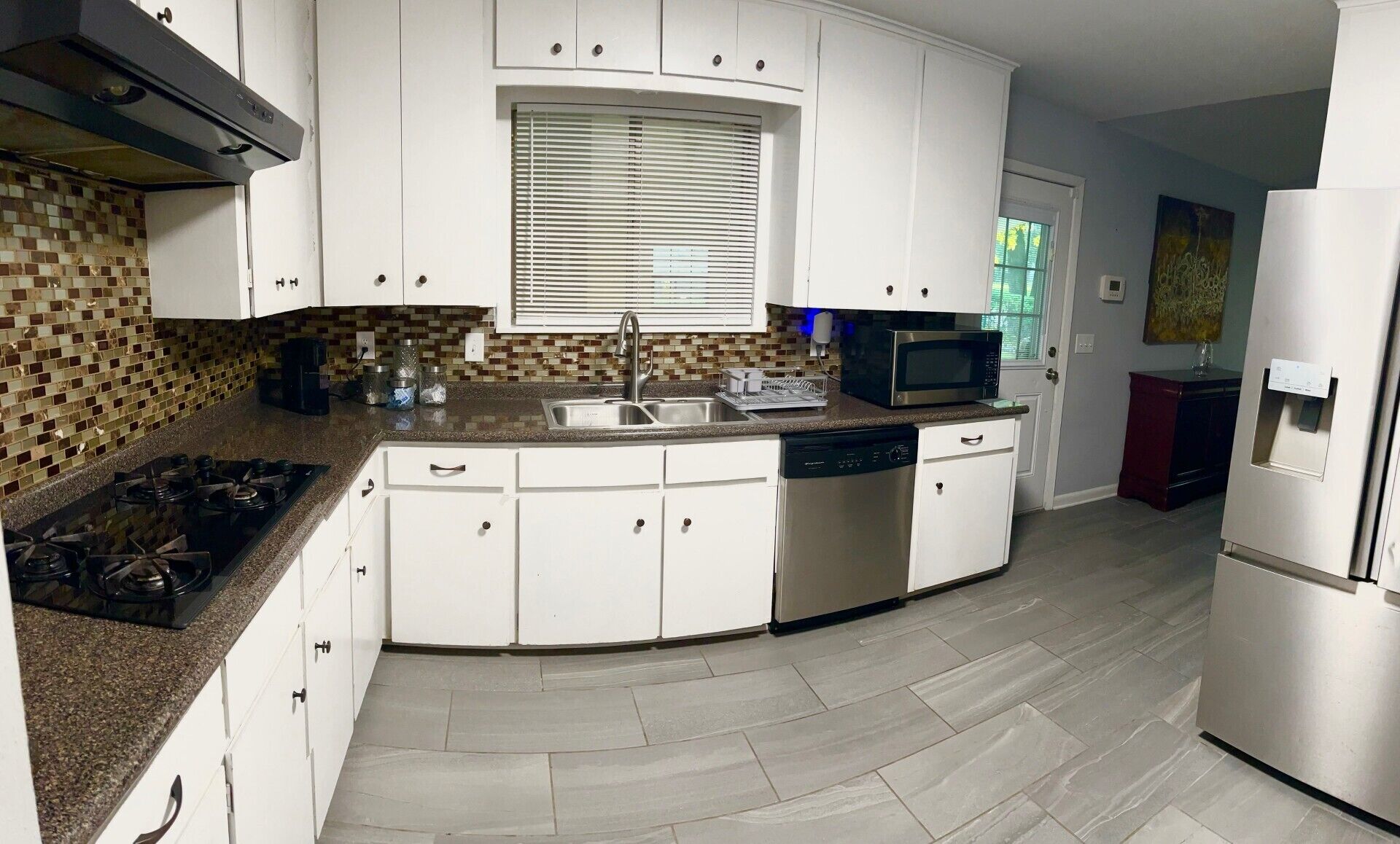 Micro-ondes, four, plaque de cuisson, lave-vaisselle