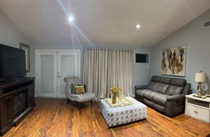 TV, fireplace