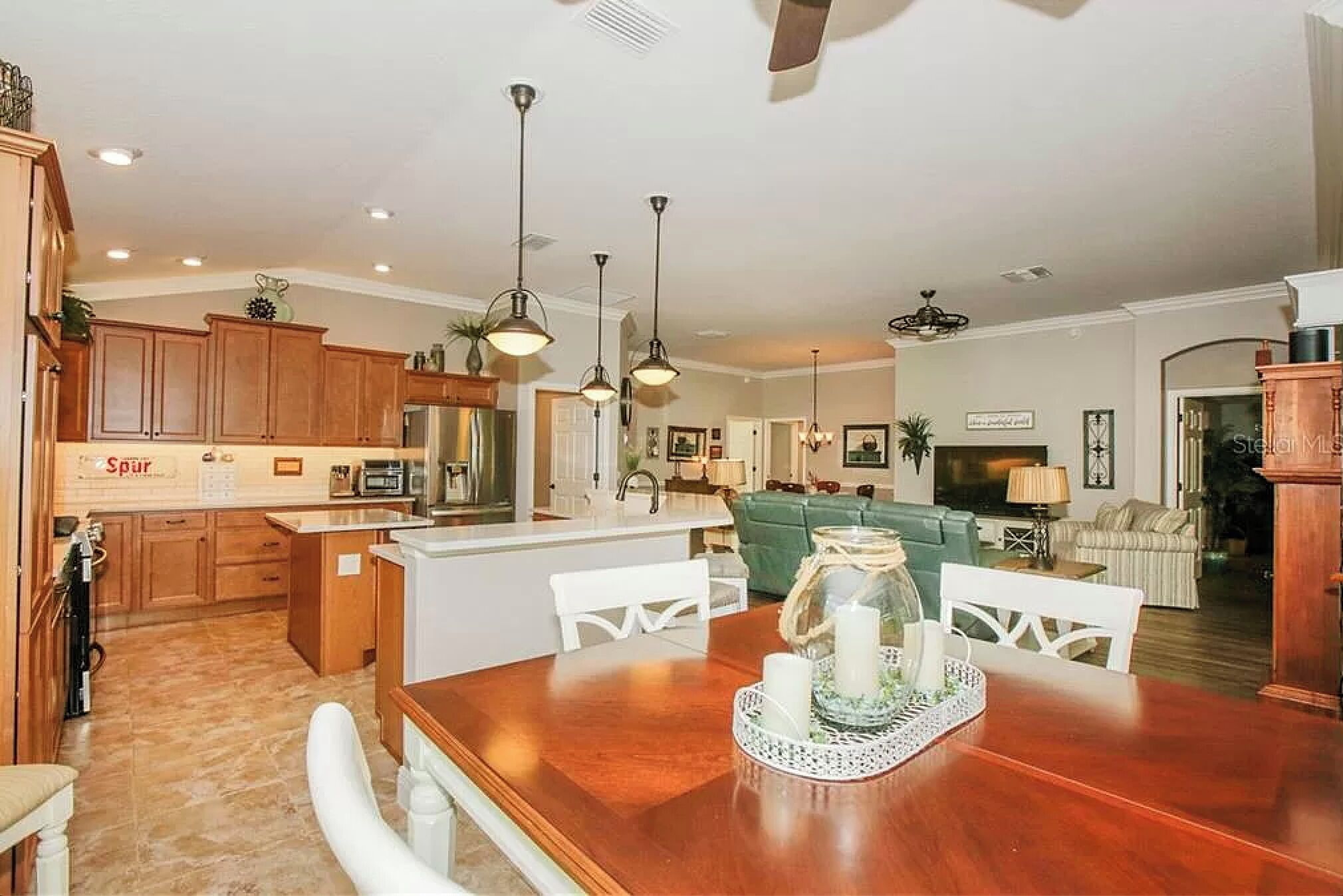 المنشأة من الداخل