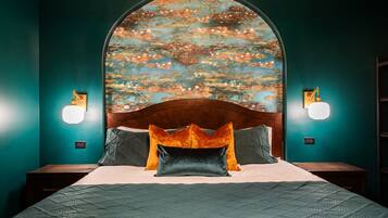 1 chambre, bureau, fer et planche à repasser, lit parapluie