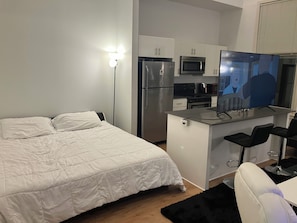 Iron/ironing board, WiFi, bed sheets