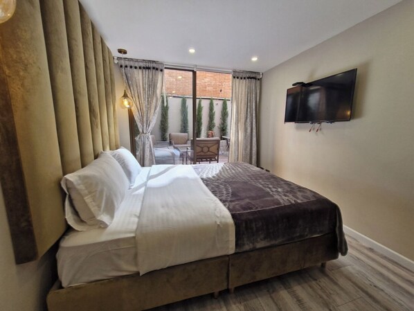 Luxury Apartment | Iron/ironing board, free WiFi