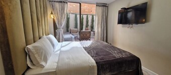 Warm fireplace and Patio - Smart TV