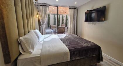 Warm fireplace and Patio - Smart TV