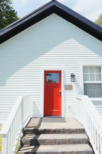 NEW! Historic Schoolhouse HotTub+FirePit+Wineries