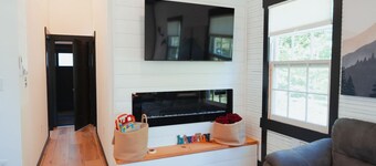 NEW! Historic Schoolhouse HotTub+FirePit+Wineries