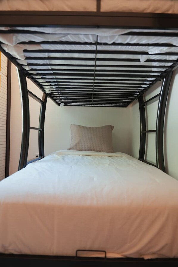 2 bedrooms, travel cot, WiFi, bed sheets