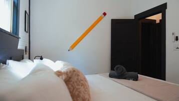 2 bedrooms, travel cot, WiFi, bed sheets