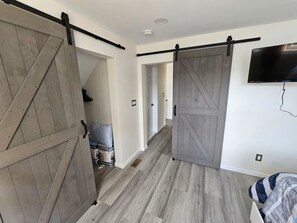 4 habitaciones, tabla de planchar con plancha, wifi y ropa de cama