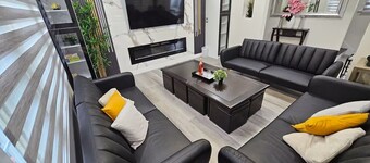 Spacious 4-bedroom house in charming Hicksville with AC